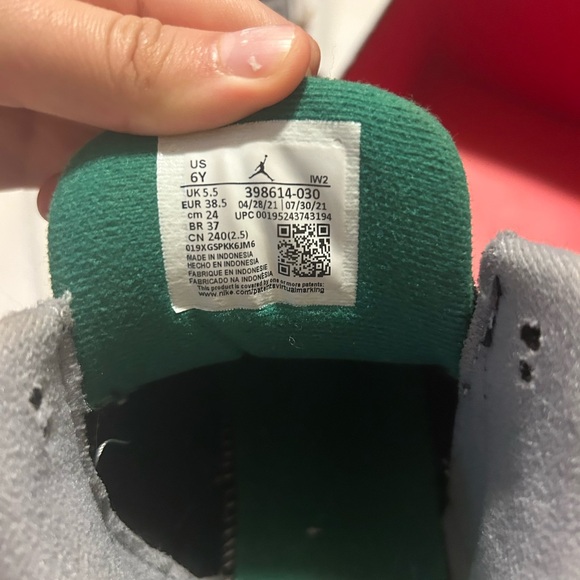 Jordan Air 3 Retro Black and Silver Box - Picture 7 of 9